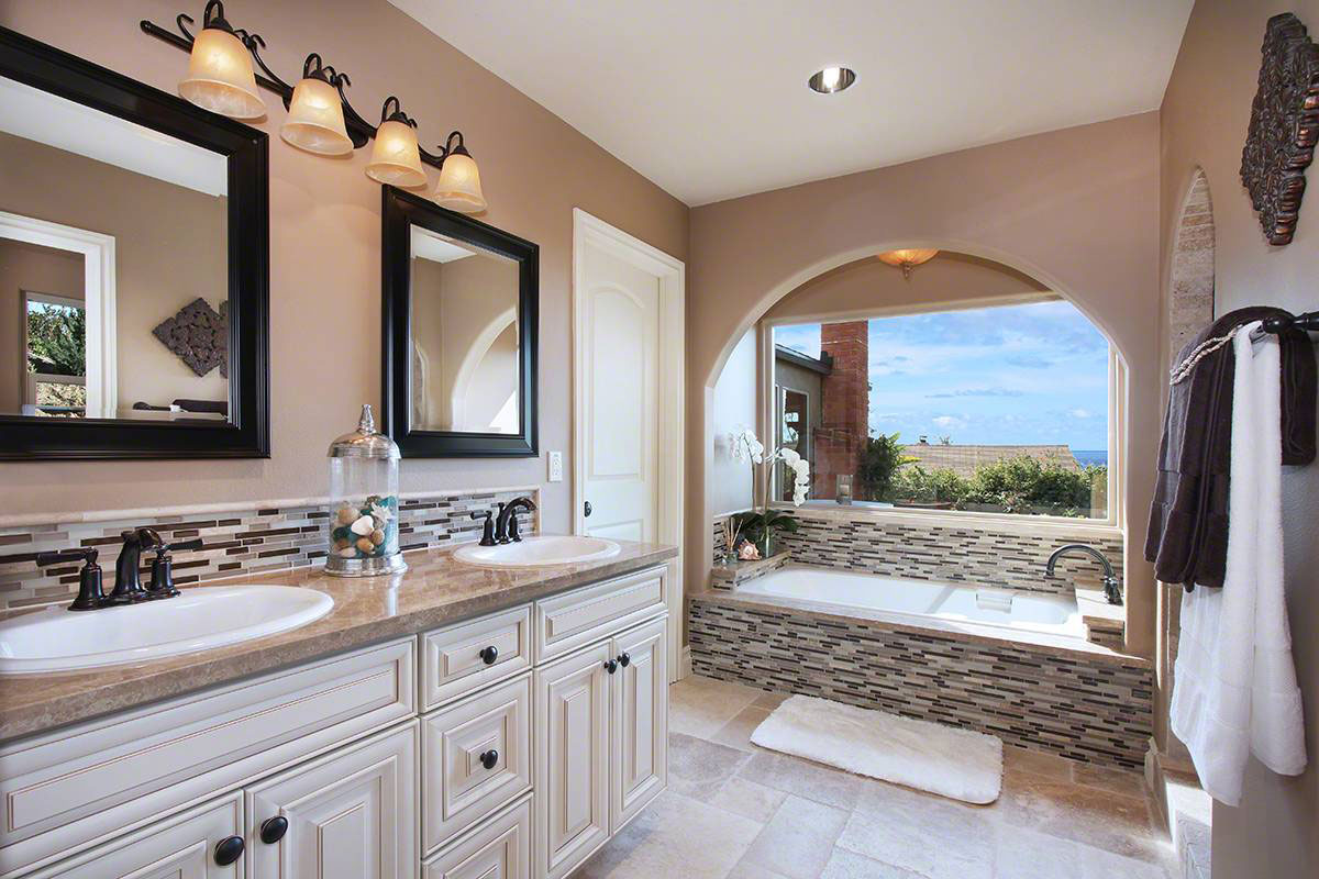 Ivory Travertine Pencil Moulding Tile